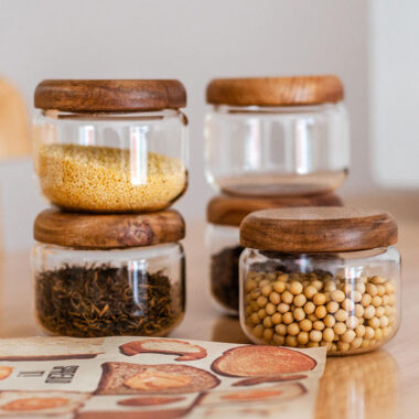 Wholesale airtight transparent glass food storage jars bamboo lid