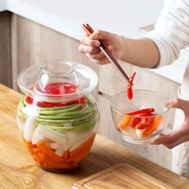 Thickened airtight kitchen glass pickle jars wholesale