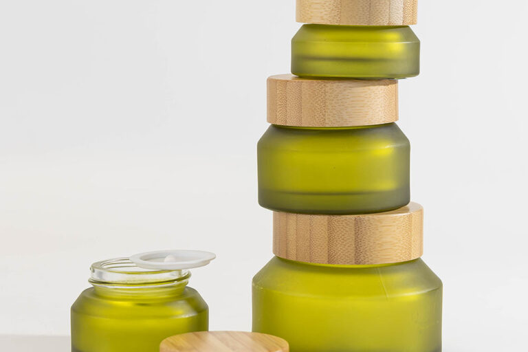 Eco-friendly green glass cosmetic jars with bamboo lids (6) Green glass cosmetic jars with bamboo lids
