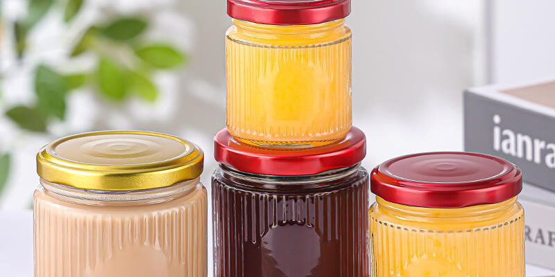 Wide-mouth transparent glass jam jars for storage