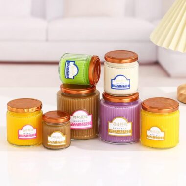 Wide-mouth transparent glass jam jars for storage