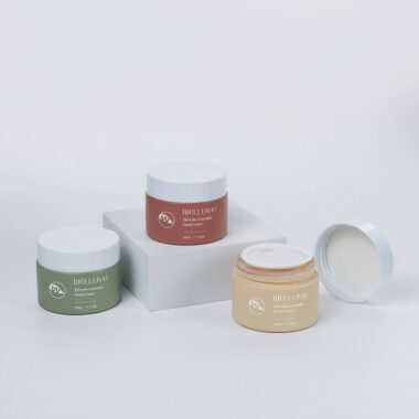 Custom color round cream glass cosmetic jars manufacturer