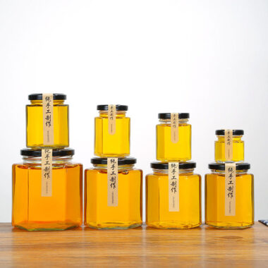 High-quality transparent jam jars with airtight lids