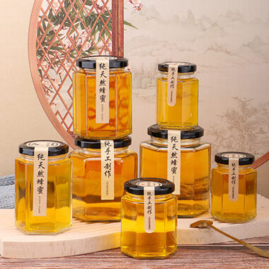 High-quality transparent jam jars with airtight lids