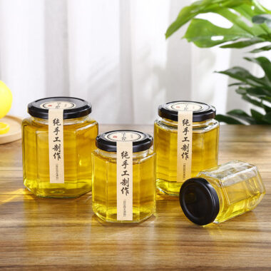 High-quality transparent jam jars with airtight lids