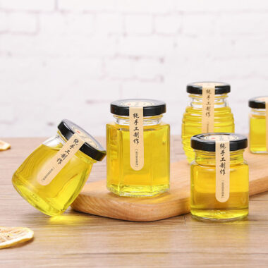 High-quality transparent jam jars with airtight lids