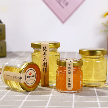 High-quality transparent jam jars with airtight lids