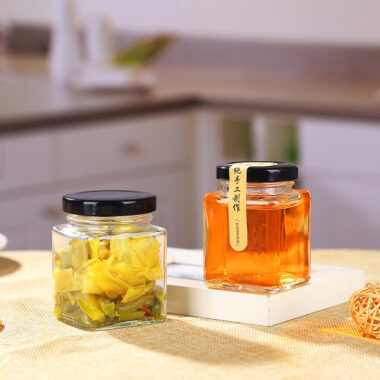 Transparent square jam jars with airtight lids
