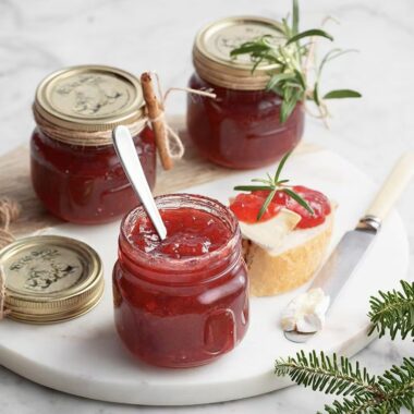 Heat-resistant wide mouth jam jars with metal lid