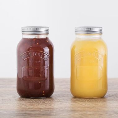 Heat-resistant wide mouth jam jars with metal lid