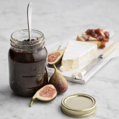 Heat-resistant wide mouth jam jars with metal lid