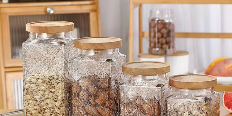 Square embossed glass food storage jars with lid for kitchen