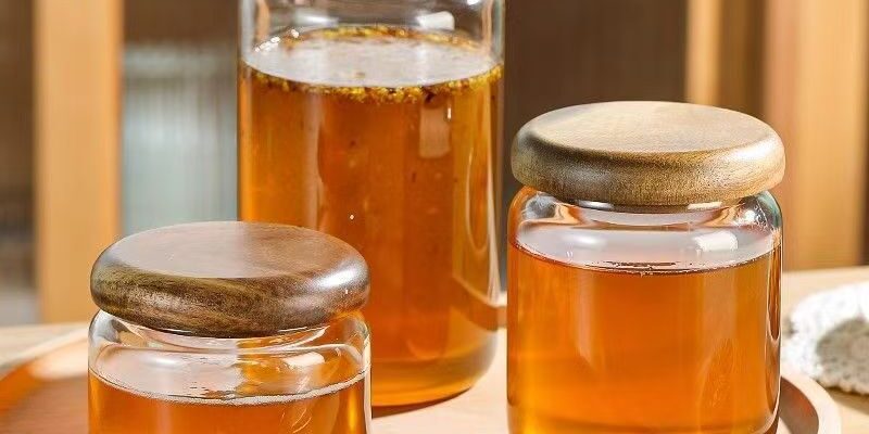 Food-grade airtight jam jar with lid for safe storage