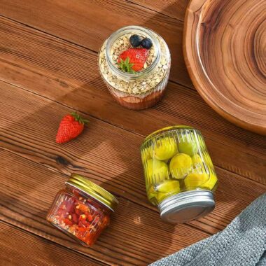 Heat-resistant food-grade glass jam jars for hot filling