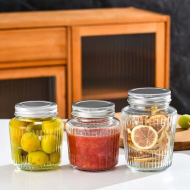 Heat-resistant food-grade glass jam jars for hot filling