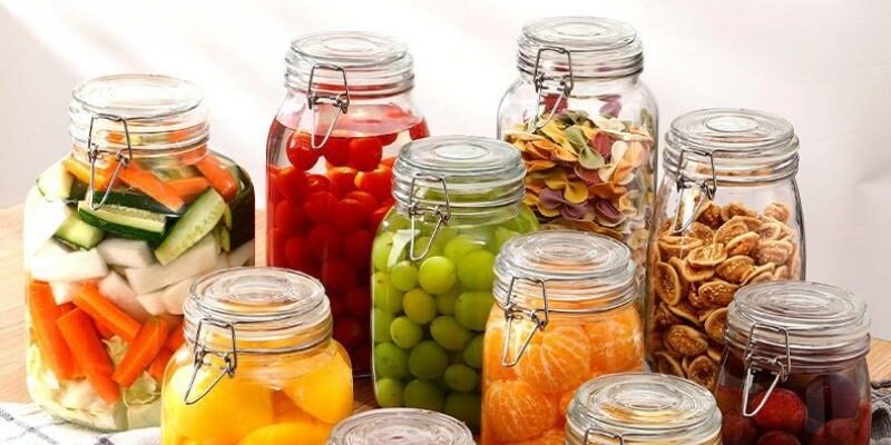 Durable multi-size glass pickle jars for food preservation