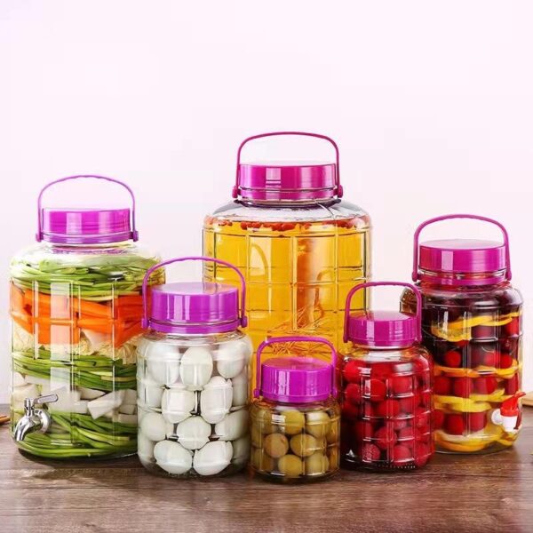 Clear round pickle jars with airtight lid for food storage