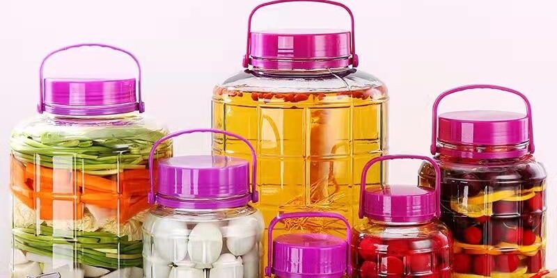 Clear round pickle jars with airtight lid for food storage